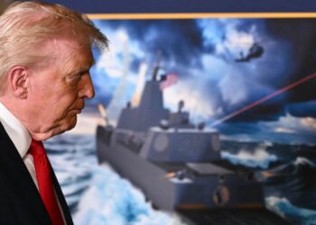 অস্ত্রের অভাব মেটাতে ট্রাম্পের কড়া হুঙ্কার: হোয়াইট হাউসে তলব পেল অস্ত্র নির্মাতারা