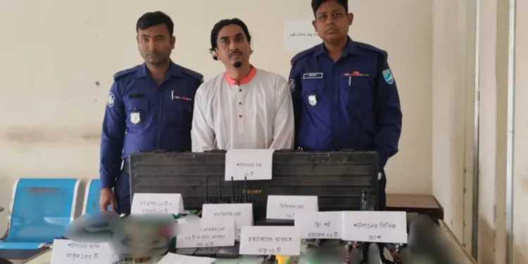 শরীয়তপুরে দুটি শট রাইফেলসহ ‘সুরেশ্বর দরবার শরীফের’ পীর গ্রেপ্তার