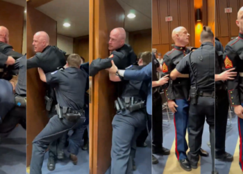 ইরানে সামরিক অভিযানের প্রতিবাদ: সিনেটের শুনানি থেকে মার্কিন মেরিন সদস্যকে বহিষ্কার