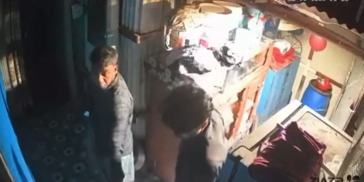 কৃষকদল নেতার চুরির ভিডিও ভাইরাল, হলেন বহিষ্কার