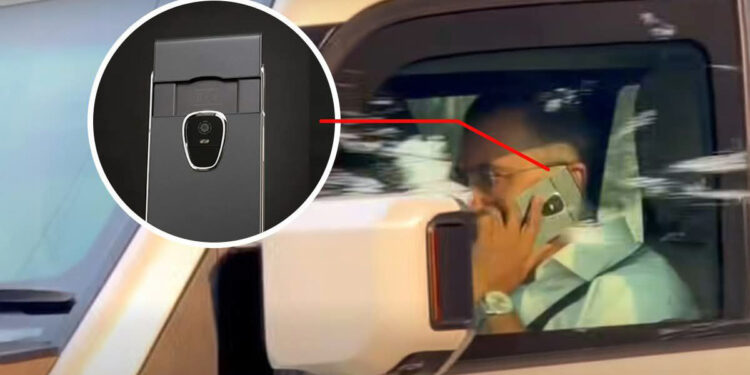 ইসরায়েলি প্রযুক্তিতে তৈরি নিরাপদ স্মার্টফোন প্রধানমন্ত্রী তারেক রহমানের হাতে