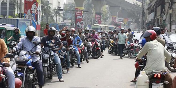 জ্বালানি তেল কেনার সীমা বেঁধে দিল বিপিসি