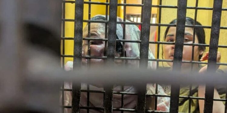 পুলিশের কাছে ঘুষের টাকা ফেরত চাওয়ায় মা-মেয়েকে ১ মাসের কারাদণ্ড দিলেন ইউএনও!