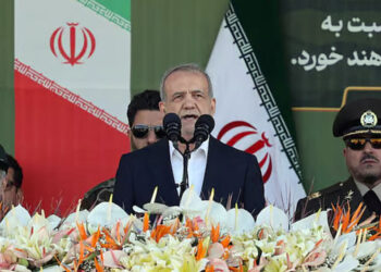 শত্রুকে এক ইঞ্চি জমিও দখল করতে দেবে না ইরান: পেজেশকিয়ান