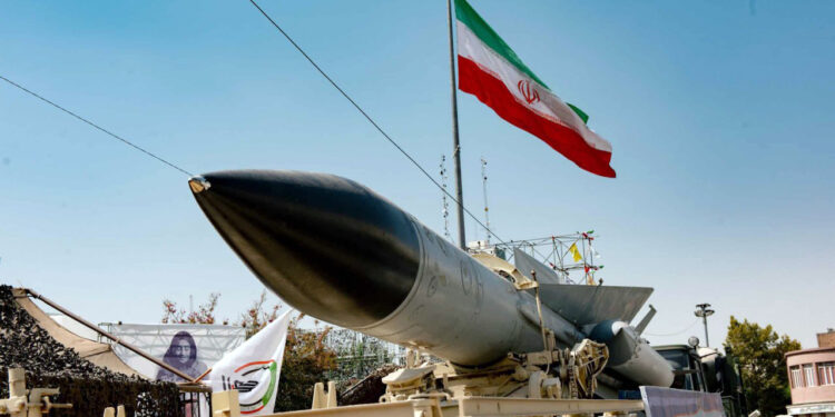 আজ রাত থেকেই রণমূর্তি ধারণ করছে ইরান: ক্ষেপণাস্ত্র হামলা দ্বিগুণ করার ঘোষণা