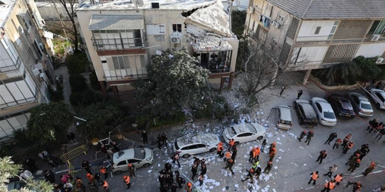 ইসরায়েলে ইরানের ক্ষেপণাস্ত্র হামলা, নিহত ১