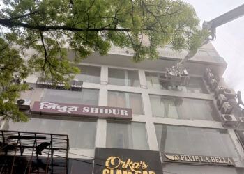 মিরপুরে বাণিজ্যিক ভবনে আগুন, হাসাপাতালে ২ জনের মৃত্যু