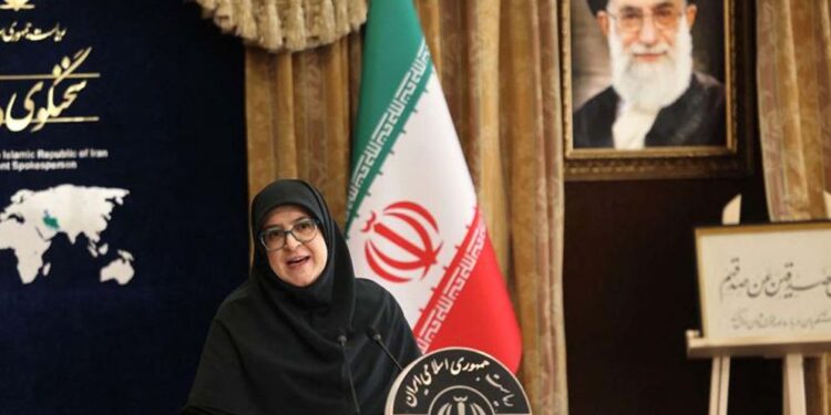 যুদ্ধ শুরু করেনি, কিন্তু শেষ করবে ‘ইরান’: ইরানি প্রশাসনের মুখপাত্র ফাতেমা মোহাজেরানি