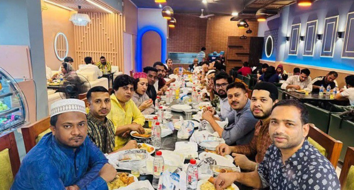 নিষিদ্ধ সংগঠন ছাত্রলীগ ইফতার পার্টিতে ব্যস্ত, বিএনপি প্রশাসনের ভূমিকা নিয়ে প্রশ্ন