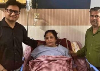 ভারতে গর্তযুক্ত রাস্তায় অ্যাম্বুলেন্সের ঝাঁকুনি, জেগে উঠলেন ‘ব্রেন ডেড’ নারী