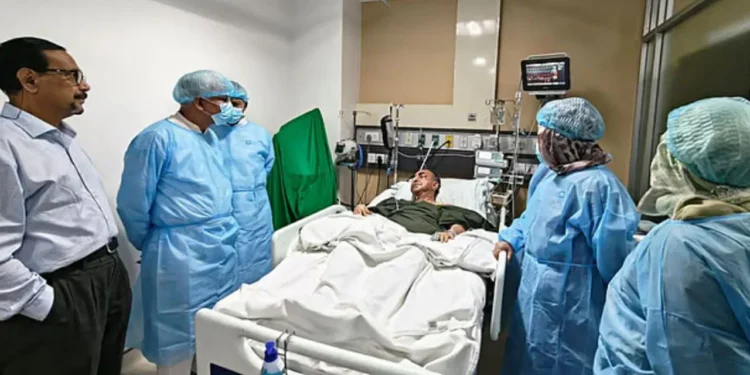 অপারেশন থিয়েটারে মির্জা আব্বাস, মস্তিষ্কে অস্ত্রোপচারের সিদ্ধান্ত