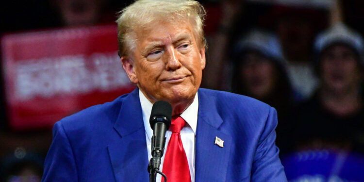 ইরানের সরকার পতন নিয়ে সুর নরম ট্রাম্পের