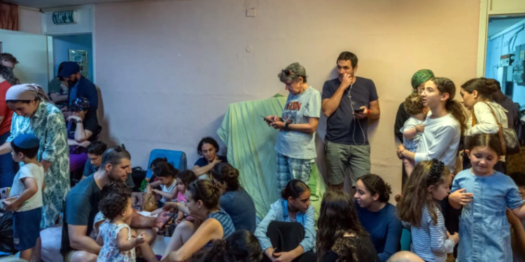 ইরান-হিজবুল্লাহর হামলার আতঙ্কে মানসিক রোগী বাড়ছে ইসরায়েলে