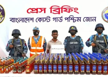মোংলায় মহিলা দল সহ-সভাপতির বাড়ি থেকে ১৯৭ বোতল বিদেশি মদ উদ্ধার, স্বামী আটক