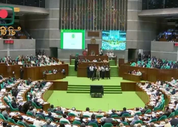 হেডফোন নিয়ে লুটপাটের অভিযোগ শাহজাহান চৌধুরীর