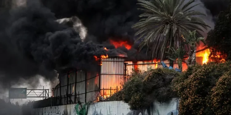 ইসরায়েলের বিভিন্ন শহরে ইরানের হামলা, বাহরাইনে বড় বিস্ফোরণ