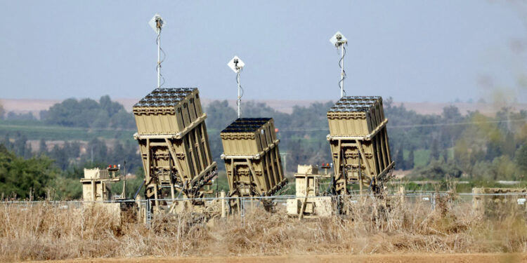 ইরানের টানা হামলায় দিশেহারা ইসরায়েল: দ্রুত ফুরিয়ে যাচ্ছে ইন্টারসেপ্টর মজুত