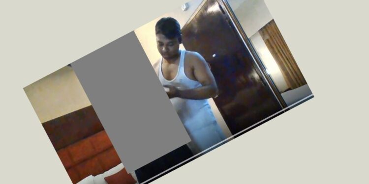 ইউএনও আলাউদ্দিনের ভিডিওগুলো এআই দিয়ে তৈরি নয় আলাউদ্দিনের পেনড্রাইভ থেকে তার প্রহরী ২ বছর আগে ক্লিপগুলো চুরি করেন