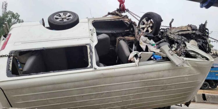 বগুড়ায় চলন্ত মাইক্রোবাসে গ্যাস সিলিন্ডার বিস্ফোরণ, নিহত ৩, আহত ৯