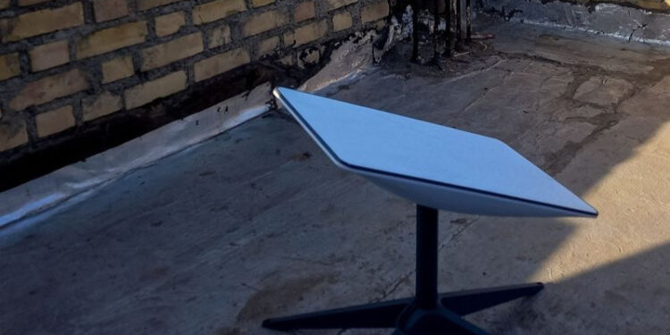 ইরানে শত শত ‘স্টারলিংক’ ডিভাইস জব্দ: কঠোর শাস্তির হুঁশিয়ারি