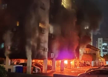 তেল আবিবে শতাধিক লক্ষ্যবস্তুতে হামলা, রাতে বড় অভিযানের হুঁশিয়ারি তেহরানের