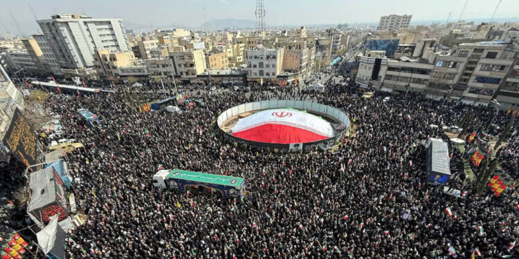 তেহরানে শোকের সমুদ্র; লারিজানি ও খাতিবের জানাজায় লাখো মানুষের ঢল