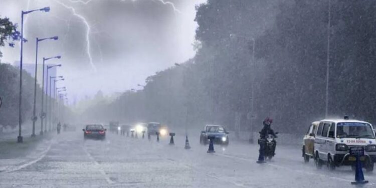 রাজধানীতে দুপুরের মধ্যে বজ্রবৃষ্টির আভাস