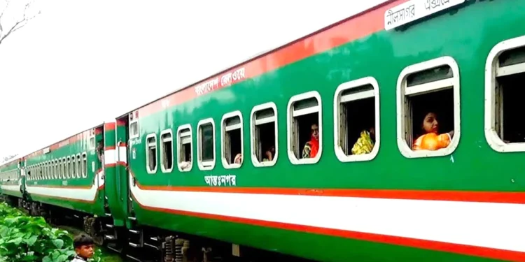 ২১ ঘণ্টা পর উত্তরাঞ্চলে ট্রেন চলাচল স্বাভাবিক