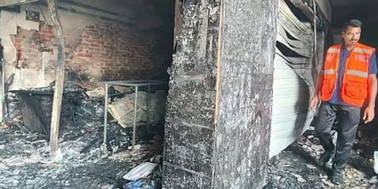 চট্টগ্রামের টেরিবাজারে আগুনে দুইজনের মৃত্যু