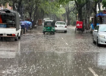 ঈদের আগের দিন রাজধানীতে ঝড়-বৃষ্টি