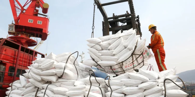 যুদ্ধের প্রেক্ষাপটে সার রপ্তানি সীমিত করল চীন, বাড়ছে বৈশ্বিক সংকট