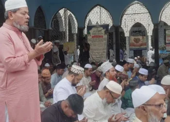 বায়তুল মোকাররমে নামাজ শেষে জাতির কল্যাণে দোয়া