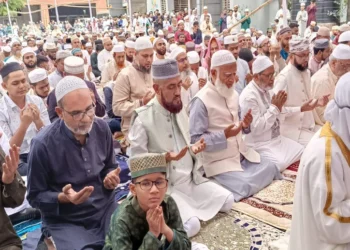 মিরপুরে ঈদের নামাজ আদায় ও শুভেচ্ছা বিনিময় করলেন বিরোধীদলীয় নেতা