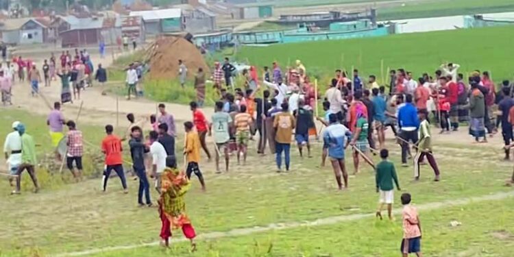 অষ্টগ্রামে টেঁটা-বল্লম নিয়ে দুই পক্ষের সংঘর্ষ, আহত ১৫