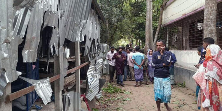 ভাঙ্গায় ঈদের নামাজ শেষে রক্তক্ষয়ী সংঘর্ষ: আহত ১০, বাড়িঘরে ভাঙচুর ও লুটপাট
