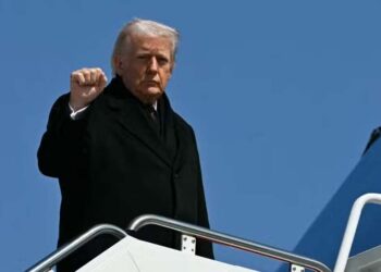 হরমুজ প্রণালি খুলতে ইরানকে ৪৮ ঘণ্টার আলটিমেটাম ট্রাম্পের