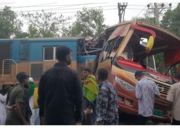 কুমিল্লায় ট্রেন-বাস সংঘর্ষ: নিহতদের পরিবারকে ২৫ হাজার টাকা সহায়তা ঘোষণা