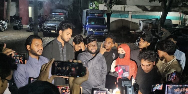 নিষিদ্ধ ছাত্রলীগের অপতৎপরতা ঠেকাতে শাহবাগ থানায় জাতীয় ছাত্রশক্তি