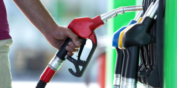 যেকোনো সময় বন্ধ হয়ে যেতে পারে সারাদেশের পেট্রোল পাম্প