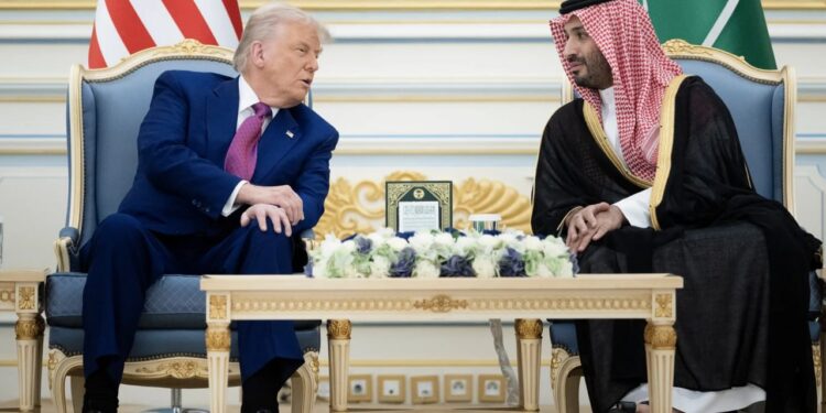 ট্রাম্পকে ইরানের বিরুদ্ধে যুদ্ধ চালিয়ে যাওয়ার আহ্বান সৌদি যুবরাজের