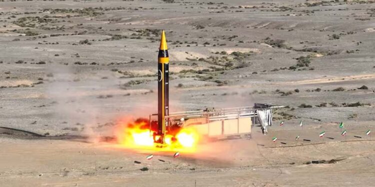 সৌদির তেল শোধনাগারে আবার ইরানের ব্যালিস্টিক মিসাইল হামলা