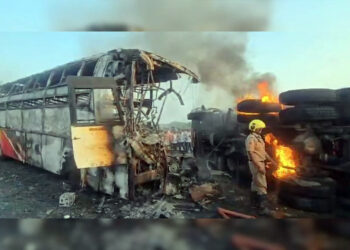 ভারতে বাস-লরির সংঘর্ষে আগুন, নিহত ১৩