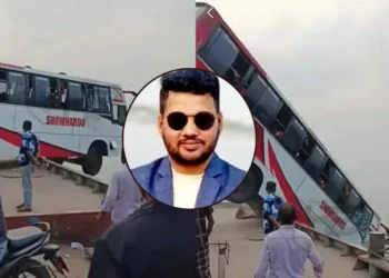 পদ্মায় বাসডুবি  মাত্র ৫ সেকেন্ডের ব্যবধানে যেভাবে বেঁচে ফিরলেন খাইরুল