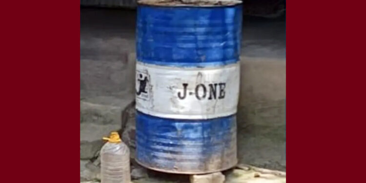 চা বিক্রেতার বাড়িতে মিলল ১২২ লিটার ডিজেল