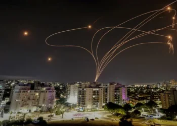 দোকান-রেস্তোরাঁর বিল না দিতে ইরানের হামলার জন্য অপেক্ষা করেন ইসরায়েলিরা!