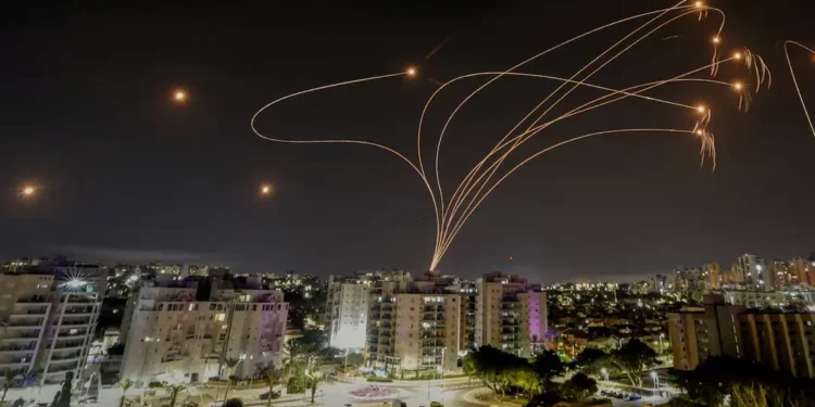 দোকান-রেস্তোরাঁর বিল না দিতে ইরানের হামলার জন্য অপেক্ষা করেন ইসরায়েলিরা!