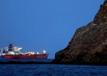 পেন্টাগনের স্থল অভিযানের প্রস্তুতির পাল্টা জবাব: হরমুজ প্রণালী বন্ধ করল ইরান