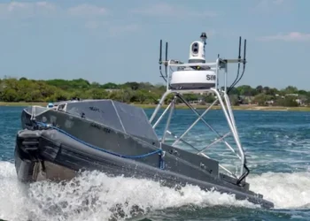 ইরান যুদ্ধে এবার আত্মঘাতী হামলায় সক্ষম ‘ড্রোন স্পিডবোট’ নামাল যুক্তরাষ্ট্র