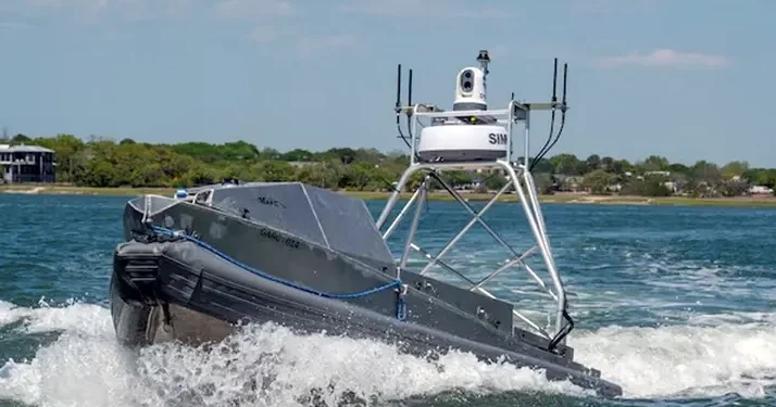 ইরান যুদ্ধে এবার আত্মঘাতী হামলায় সক্ষম ‘ড্রোন স্পিডবোট’ নামাল যুক্তরাষ্ট্র