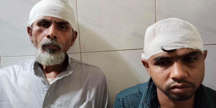 নিষিদ্ধ ছাত্রলীগের নেতাকর্মীর হামলায় ছাত্রদল নেতা ও তার বাবা আহত